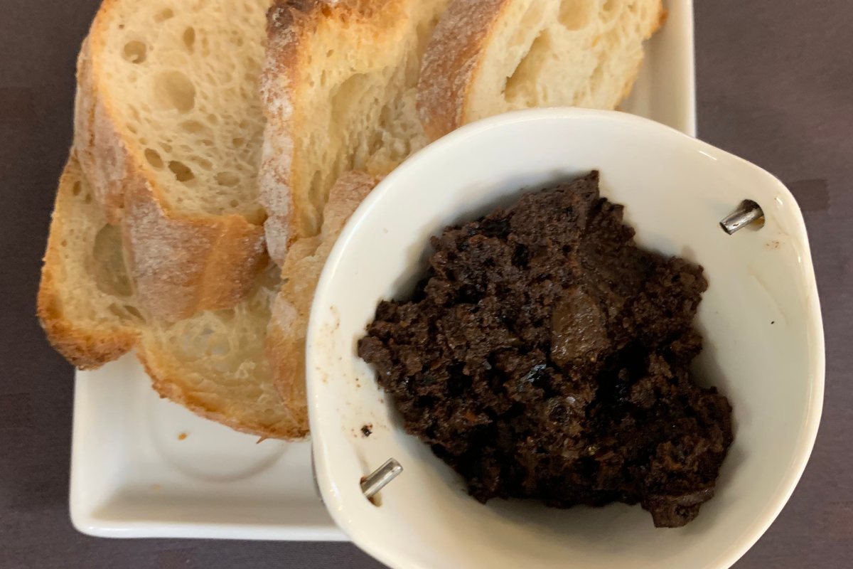 Tapenade, anchoïade et croûtons