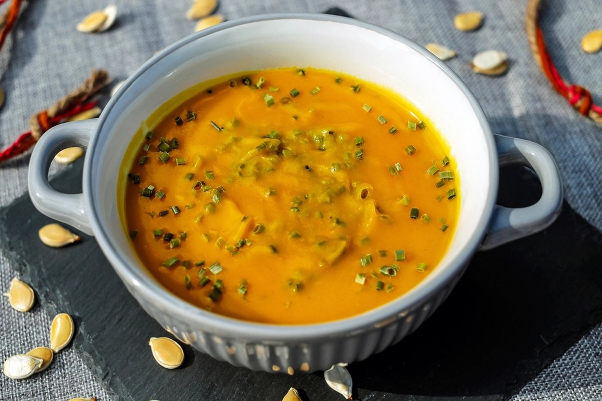 Velouté de butternut et éclats de noisette